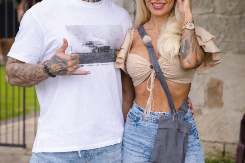 „Tenhle pohled je srdcervoucí,“ 😢💔 napsal Boraros ve videu, na kterém drží svou dceru za ruku krátce po ztrátě její matky. Slzy, ticho a tichý slib nebi… ✨ Podívejte se na fotku v komentářích 👇