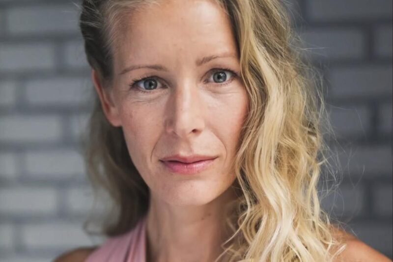 🔥 „Tohle nikdo nečekal…“ Žena, která je dlouhodobě symbolem nahého koupání, tentokrát překvapila fanoušky a objevila se poprvé v plavkách. Jeden jediný snímek stačil, aby vyvolal lavinu reakcí – obdiv, překvapení i otázky, proč se rozhodla ukázat právě takto. Každý detail fotografie nyní lidé zkoumají a komentují, zatímco ona odhalila úplně jinou stránku své osobnosti, kterou dosud veřejnost neznala. Podívejte se na fotky a detaily v komentářích 👇