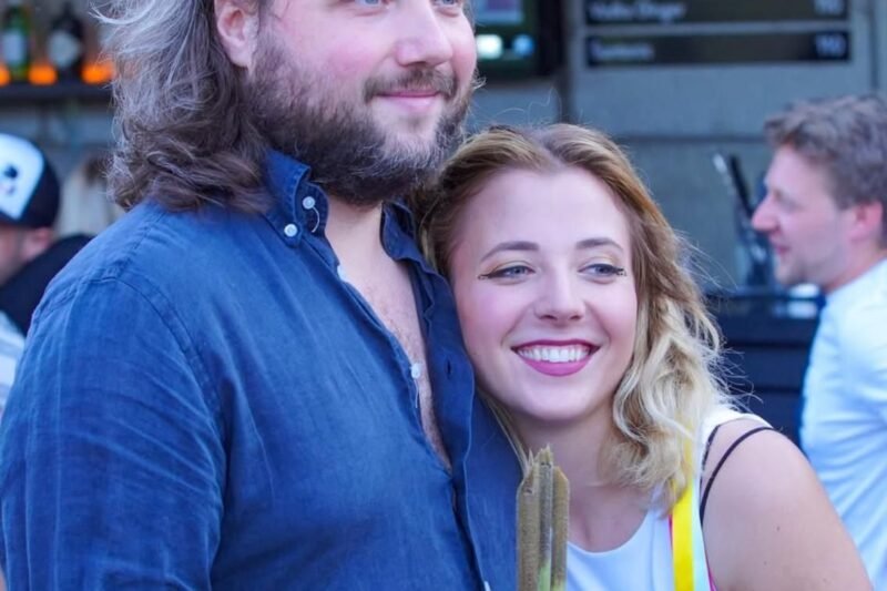 😳💔 „Rok bez ní… a pořád to bolí“ — Felix Slováček mladší se otevřeně podělil o dojemné fotografie se svou sestrou Aničkou a připomněl, jak hluboké a nezlomné je jejich pouto 🕊️📸. Roky, které uplynuly, neoslabily jejich lásku ani vzpomínky, a každý snímek vypráví příběh, který rozplakal i nejtvrdší srdce. Jak se Felix vyrovnává s bolestí, co mu dává sílu dál a proč jejich vztah zůstává inspirací pro všechny? 👀✨ Fotografie a celý dojemný příběh najdete v komentářích 🔗👇