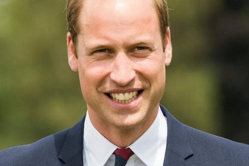 😬 Raději si sedněte… protože to, jak nyní vypadá princ William, vás zaručeně šokuje! 😱💥 Ani ti nejvěrnější fanoušci ho na první pohled nepoznali! 🤔🧐  Princ se nedávno ukázal s hustým plnovousem a výrazně zestárlým vzhledem, který všem zvedl obočí 😐🙈 – a okamžitě vyvolal vlnu spekulací po celém světě! 🌍✨ Co se stalo? Jak se odrazil jeho život od posledních veřejných vystoupení?  A to není všechno… jeho vzhled je úzce spojen s šokující diagnózou rakoviny u Middleton! 😨💔 Chcete vědět, jak tato tragédie ovlivnila prince, jeho životní styl a každodenní rutinu? 🧐💬 Klikněte do komentářů a odhalte všechny detaily, reakce fanoušků a momenty, které vás překvapí, dojímou a donutí přehodnotit vše, co jste si mysleli o královské rodině! 👇🔥