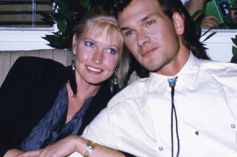 💔 Lisa byla ještě teenager, když ji Patrick Swayze poprvé spatřil… a okamžitě se zbláznil láskou! 😉💘 Jejich příběh? Desítky let plné vášně, oddanosti a nezlomného citu, který dokázal vzdorovat všem překážkám. ✨❤️  Bohužel, i tak silné pouto může přerušit jen odchod z tohoto světa 🥺🕊️. Hvězda filmu „Hříšný tanec“ opustila svět ve věku 5️⃣7️⃣ let – pouhých 2️⃣2️⃣ měsíců poté, co jí byla diagnostikována nelítostná rakovina! 😢💔  Teď se každý ptá: jak vypadá vdova po Patrickovi Swayzem? 🧐🤔 Jak se vyrovnala se ztrátou, která zanechala miliony fanoušků v šoku? 😥 Její životní cesta po tragédii je plná emocí, odvahy a překvapení, a teď máte šanci nahlédnout do jejích dnů na vlastní oči! 👀✨  Klikněte do komentářů a odhalte všechna tajemství, reakce fanoušků a momenty, které vás dojmou, šokují a donutí se zamyslet nad tím, co znamená pravá láska. 💬🔥👇