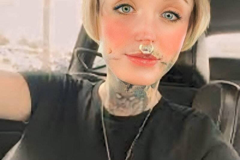 🔥 Lidé s tetováním, piercingem a jinými tělesnými úpravami čelí každý den nespravedlnosti a diskriminaci! 😒💔 Bohužel je to tvrdá realita, která ukazuje, že spousta lidí stále odmítá ty, kteří jsou jiní 😏🤌 – ale dnešní příběh mění všechno! 🌟  Náš hrdina byl nedávno odmítnut v práci jen kvůli tetování 😡🛑, a místo toho, aby zůstal tichý, poslal veřejný a NEUVĚŘITELNĚ silný vzkaz 🔥💥. Jeho reakce okamžitě zaplavila internet a stal se VIRÁLNÍM fenoménem 😮💯.  Chcete vidět, jak dokázal stovkám lidí, že vzhled NEURČUJE hodnotu člověka? 👀🤫 Jak lidé reagovali na jeho odvahu a co následovalo potom, vás zaručeně šokuje! 😲💥 Klikněte do komentářů a připravte se na příběh, který vás rozčílí, dojemně zasáhne a donutí zamyslet se nad světem kolem nás! 👇💬