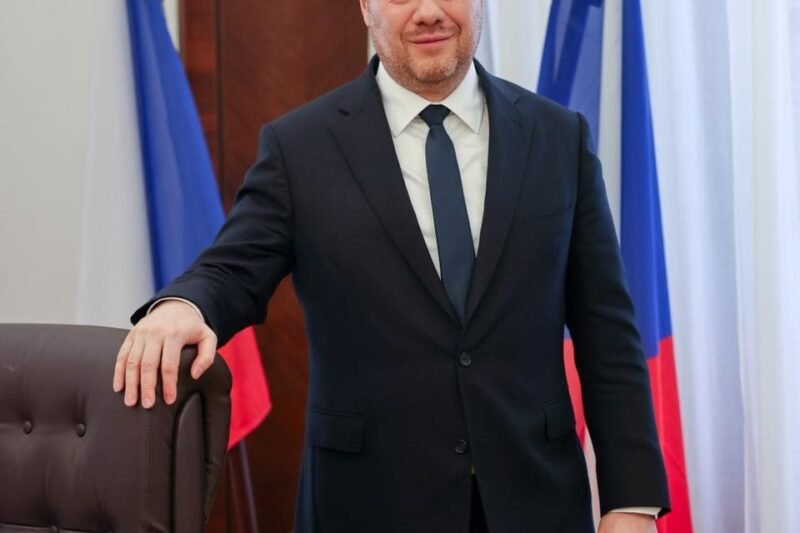 „Tomio Okamura a politické napětí: migrace a ostrá rétorika znovu rozdělují veřejnost“